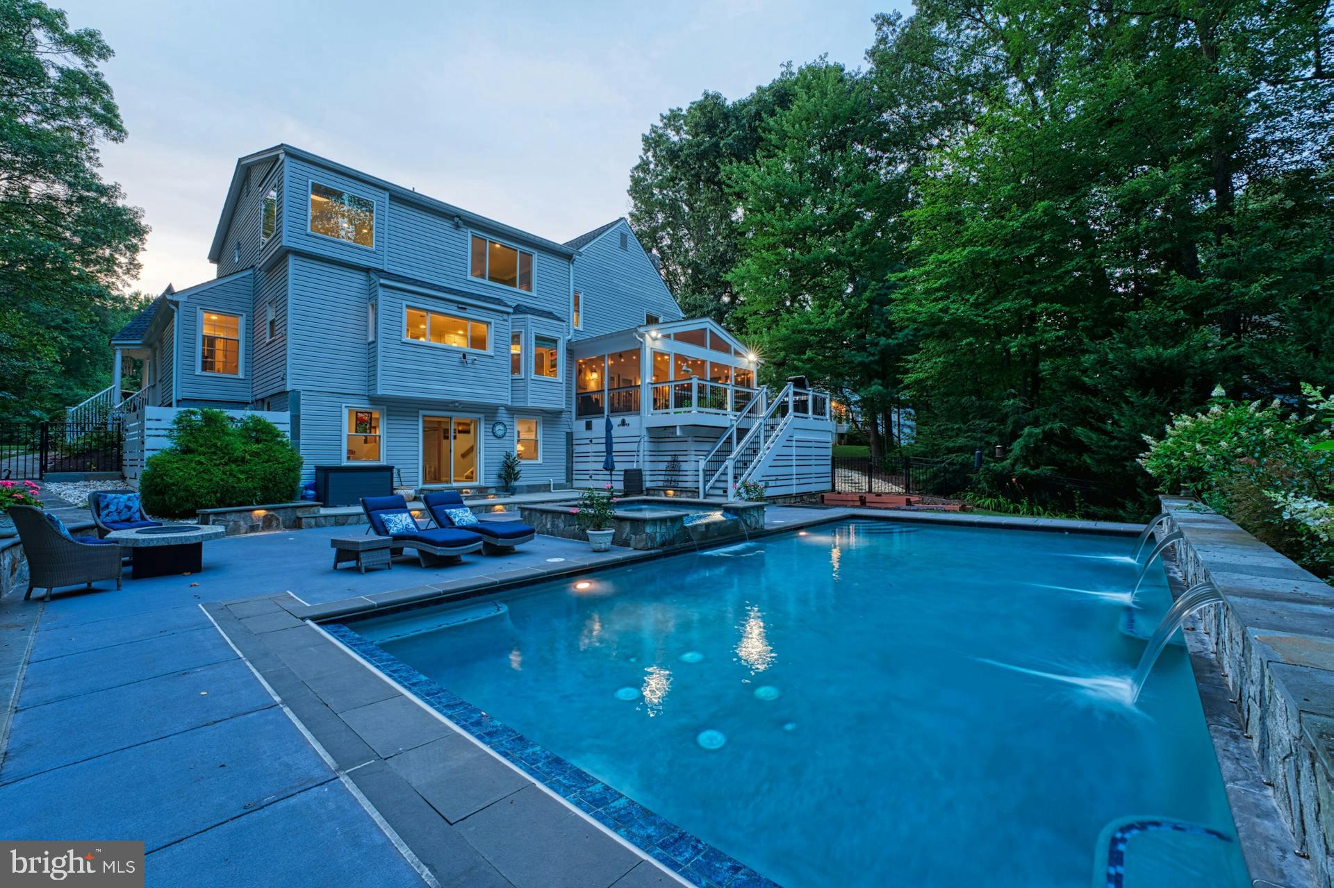 1225 Shaker Dr
