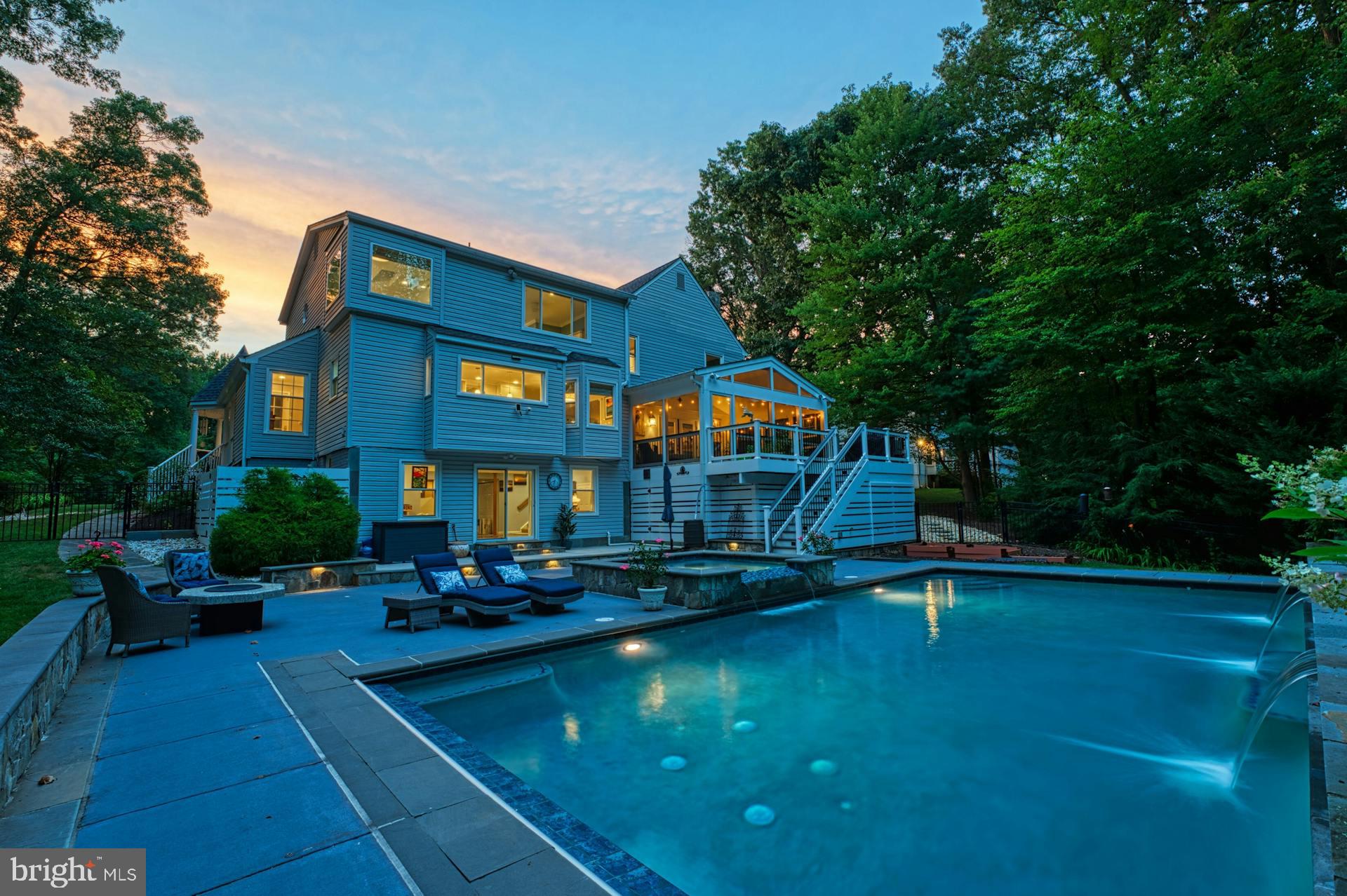 1225 Shaker Dr