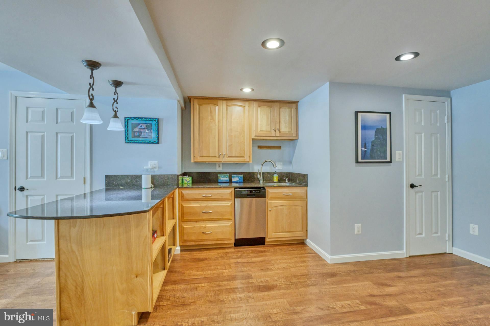 1225 Shaker Dr