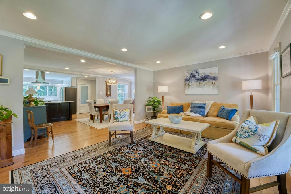 1225 Shaker Dr
