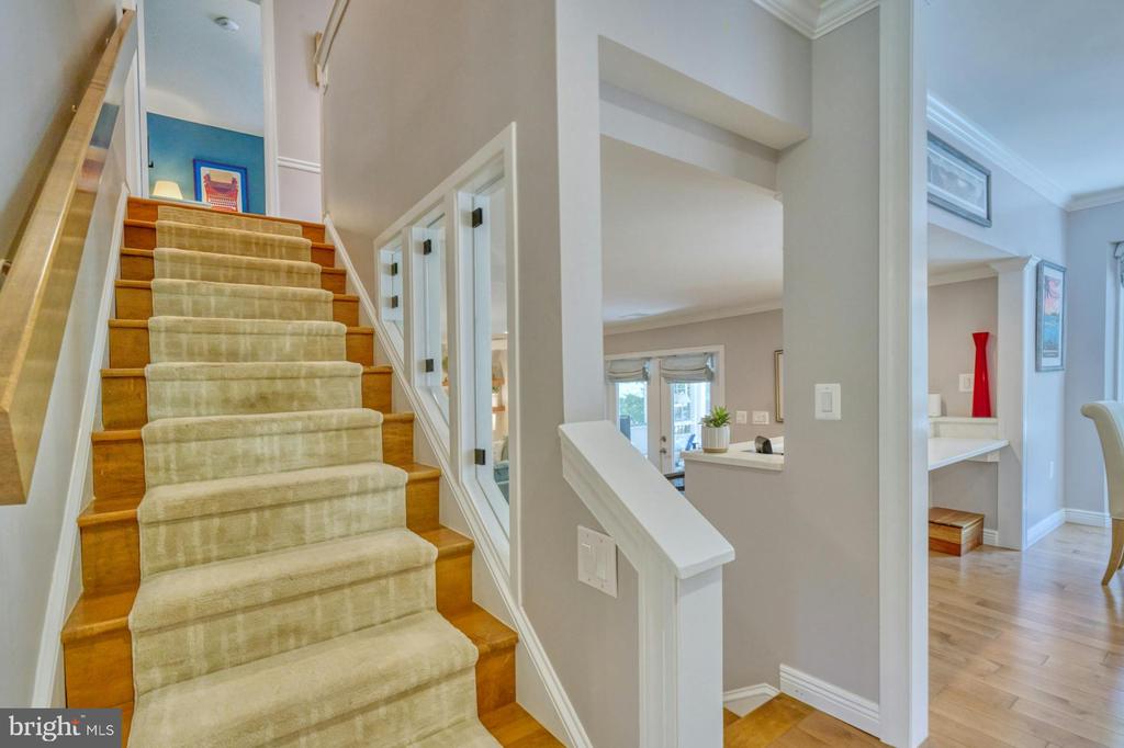 1225 Shaker Dr