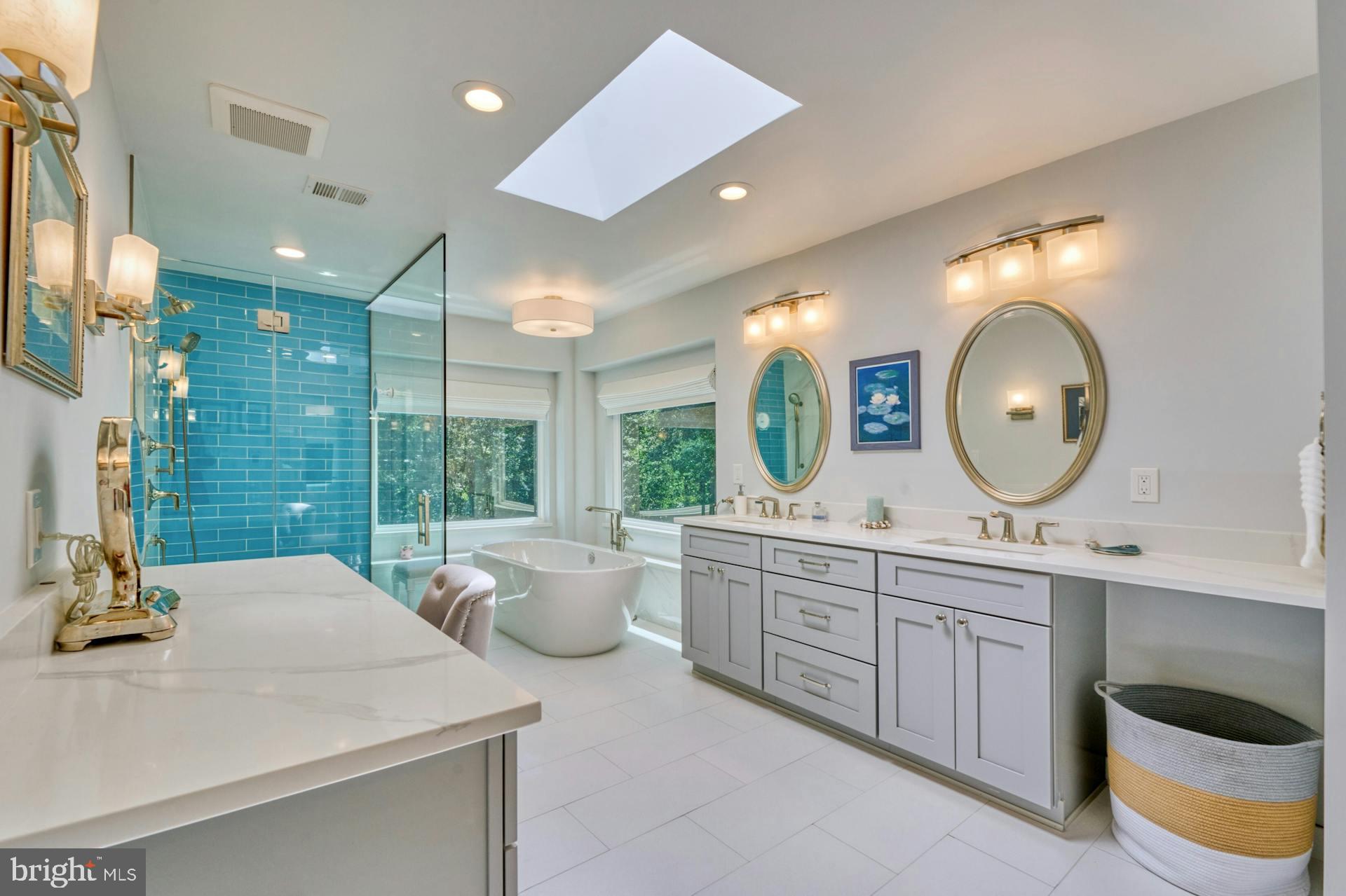 1225 Shaker Dr