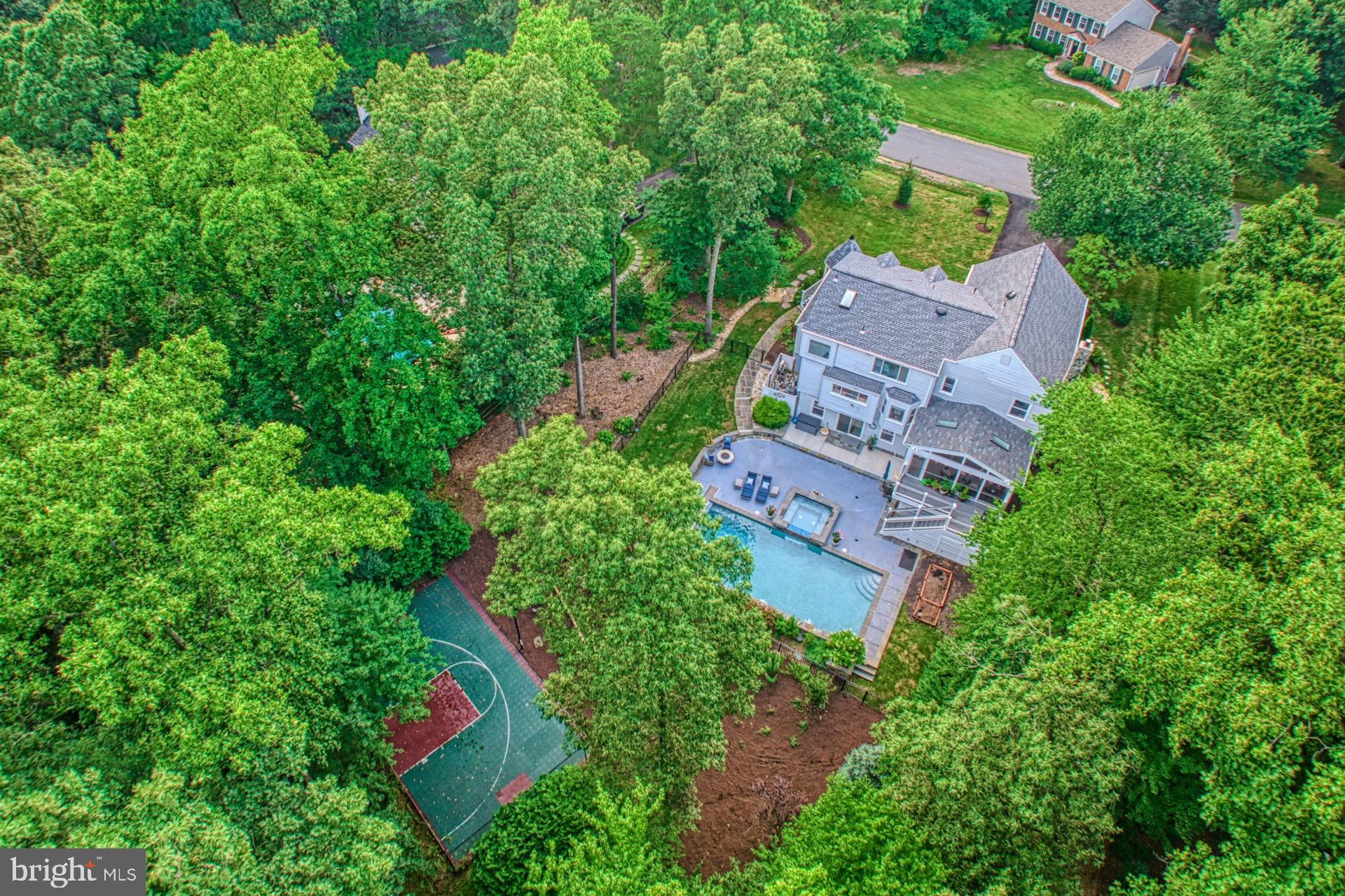 1225 Shaker Dr