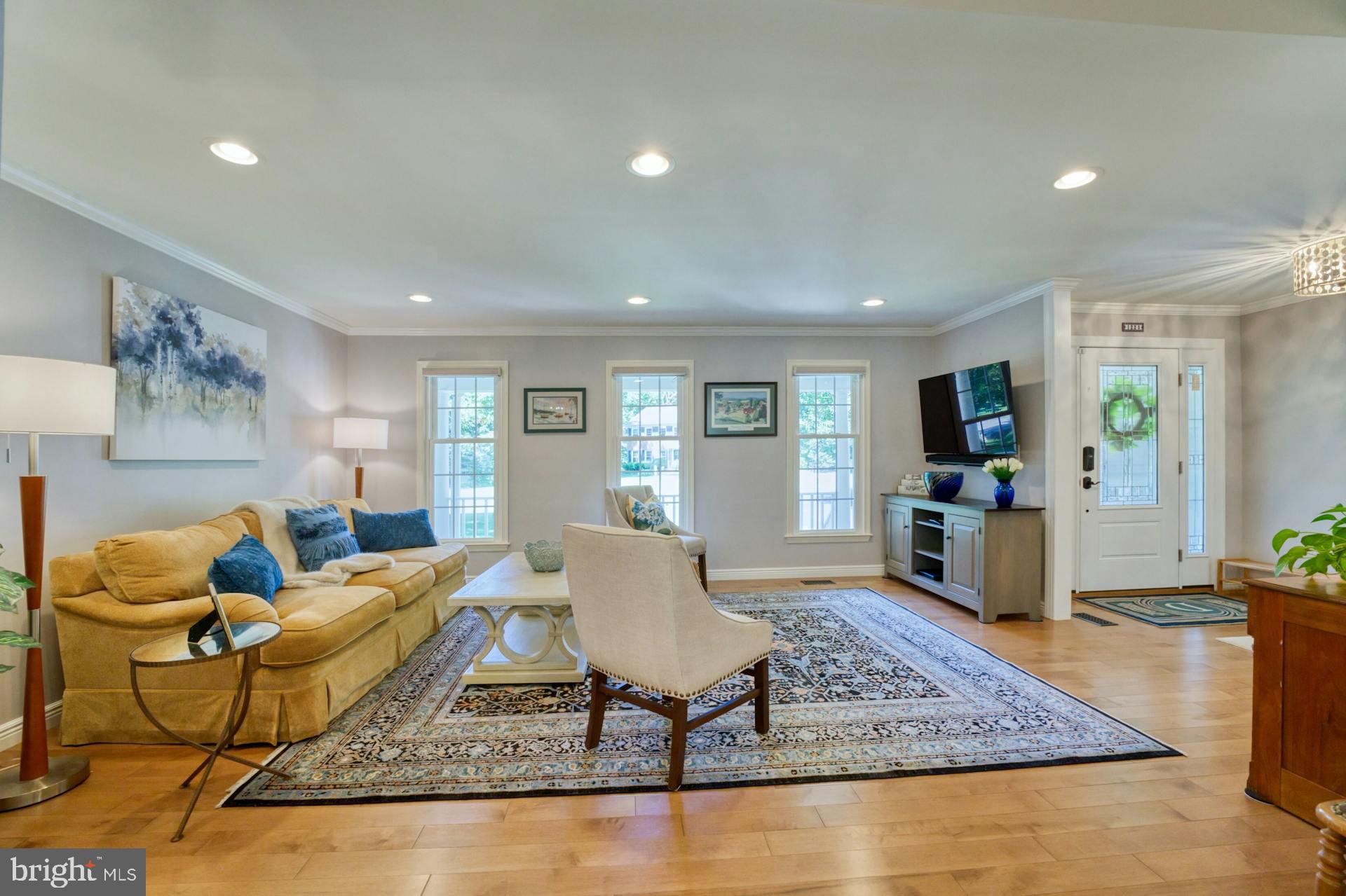 1225 Shaker Dr