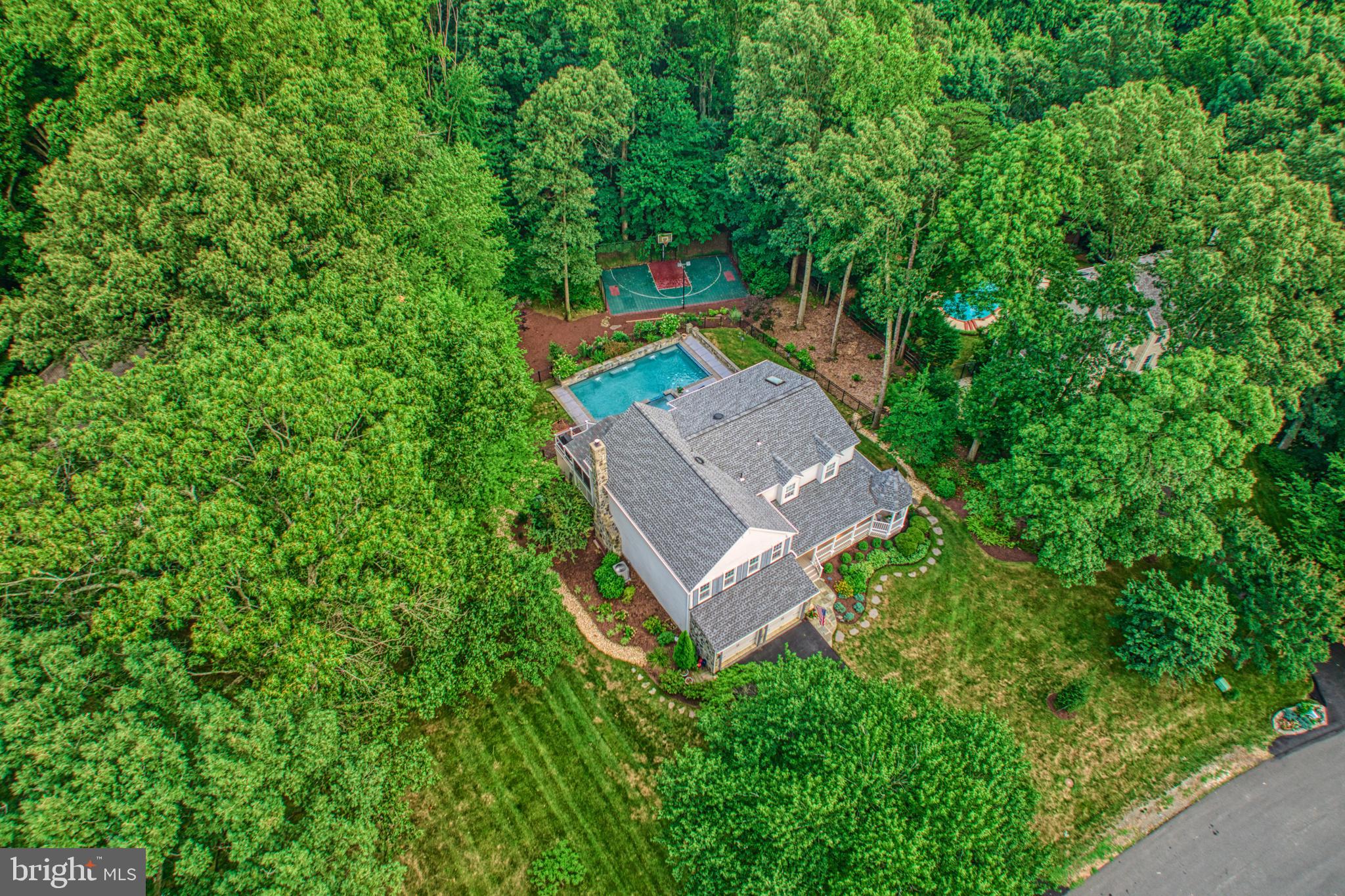 1225 Shaker Dr