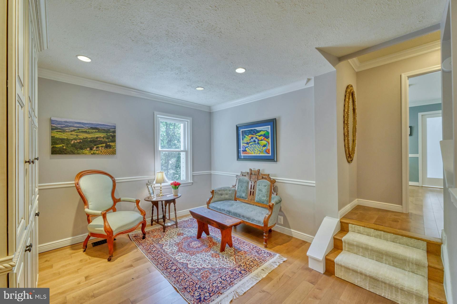 1225 Shaker Dr