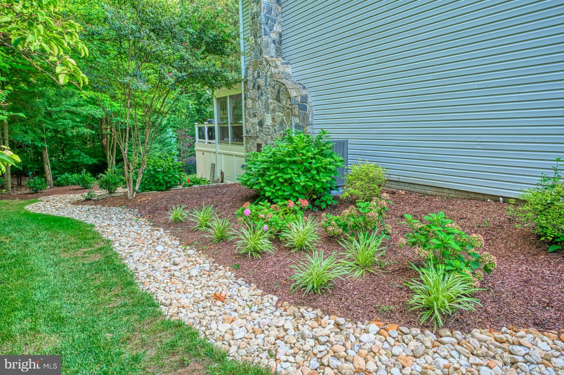 1225 Shaker Dr