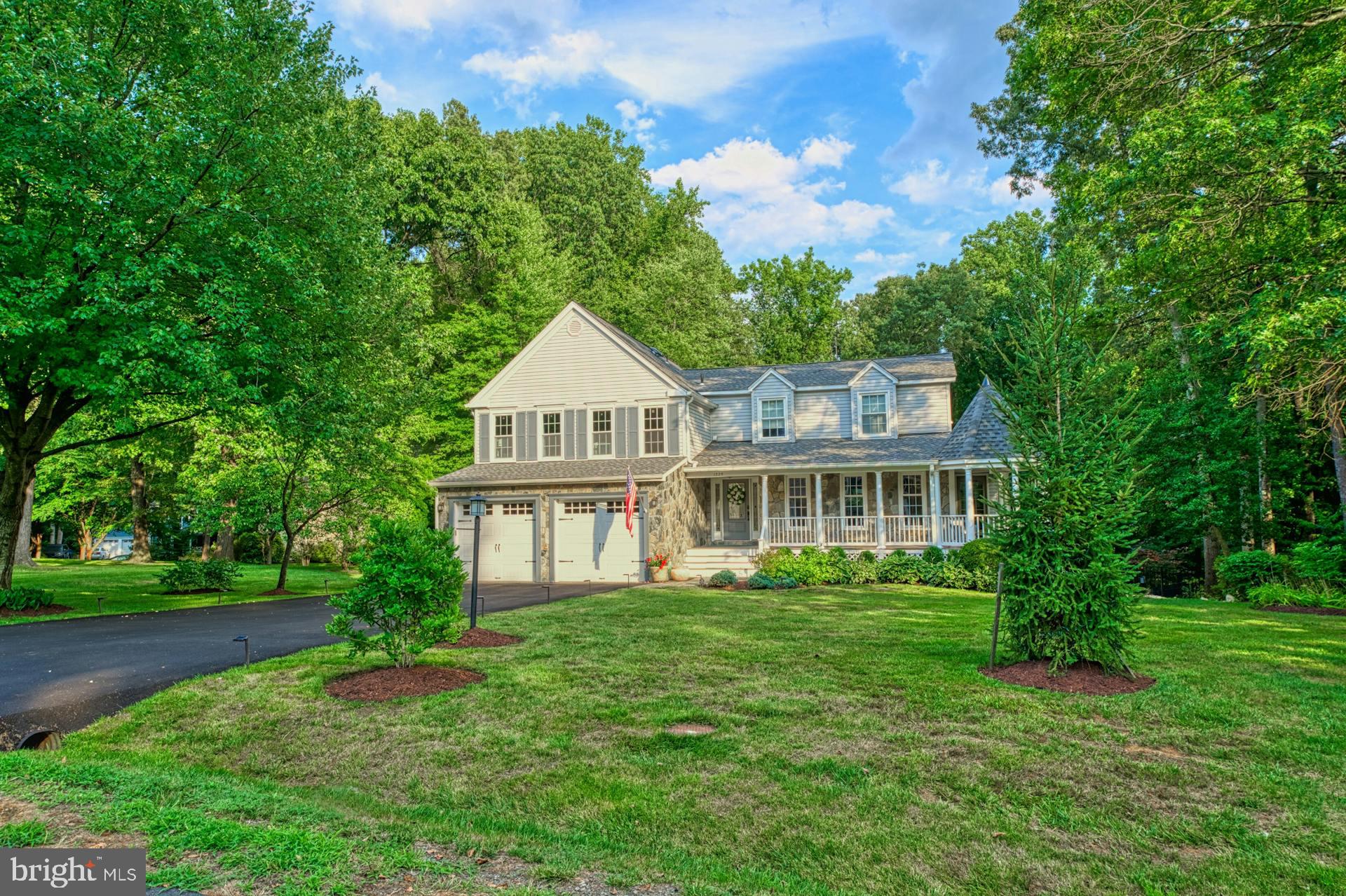 1225 Shaker Dr
