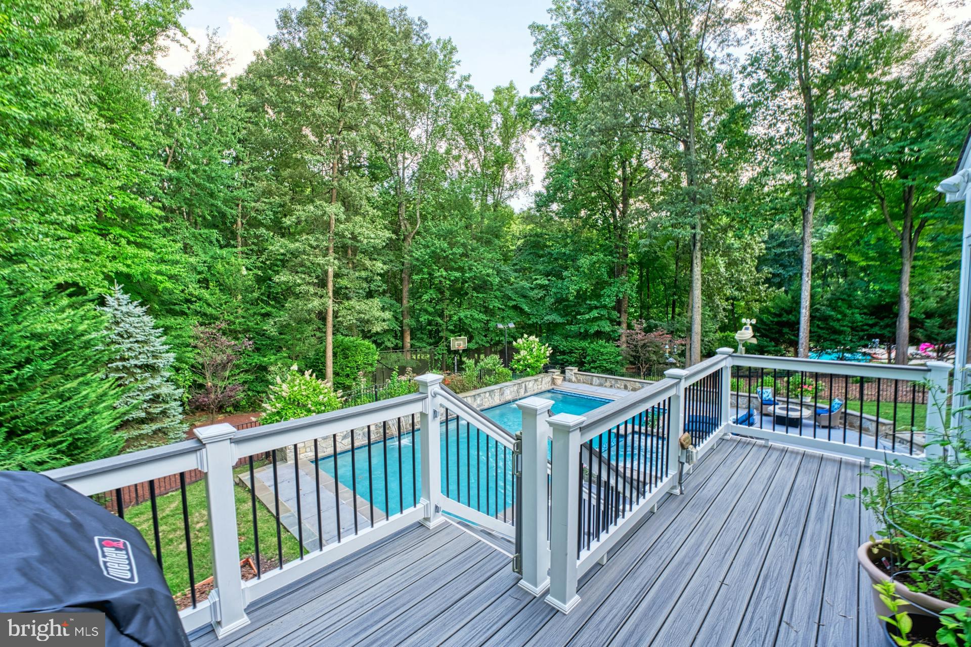 1225 Shaker Dr