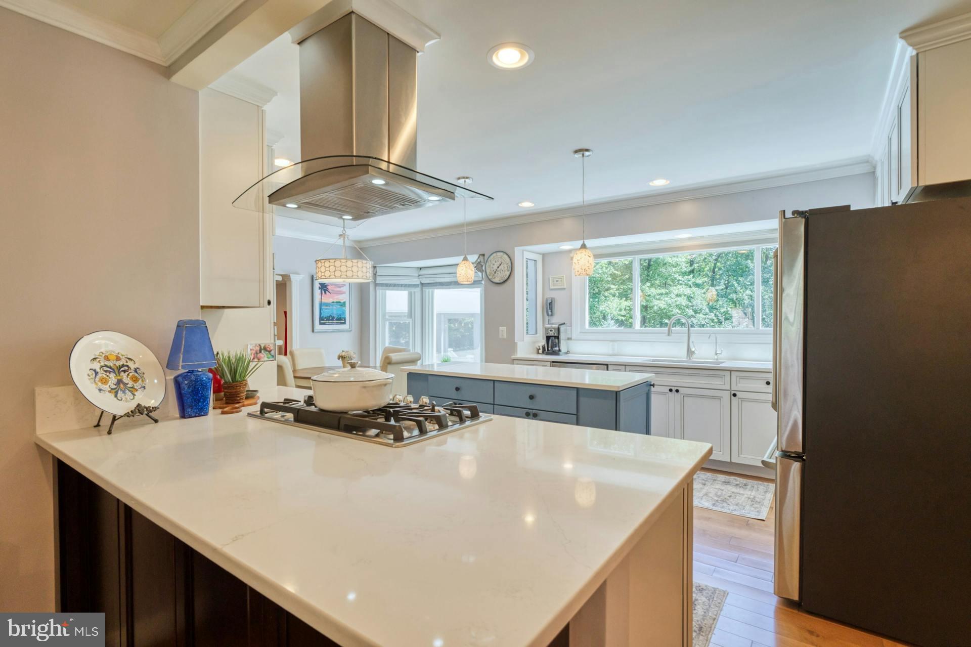 1225 Shaker Dr