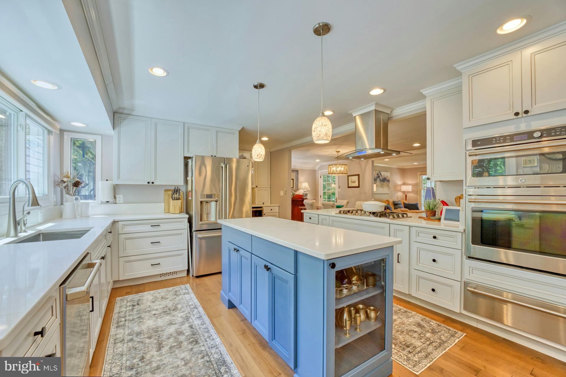 1225 Shaker Dr