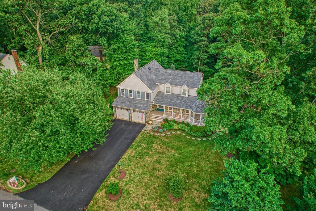 1225 Shaker Dr