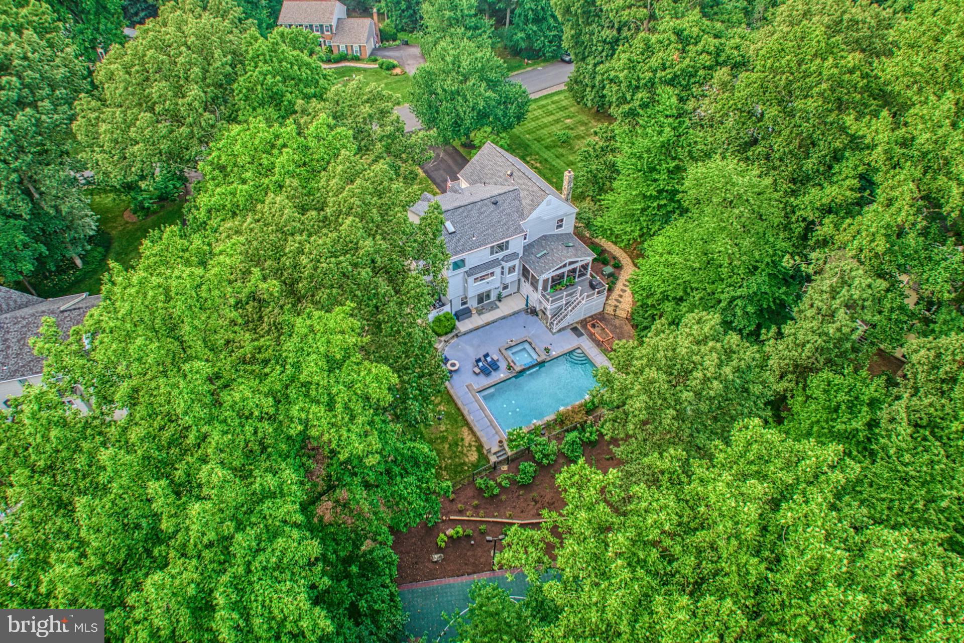 1225 Shaker Dr