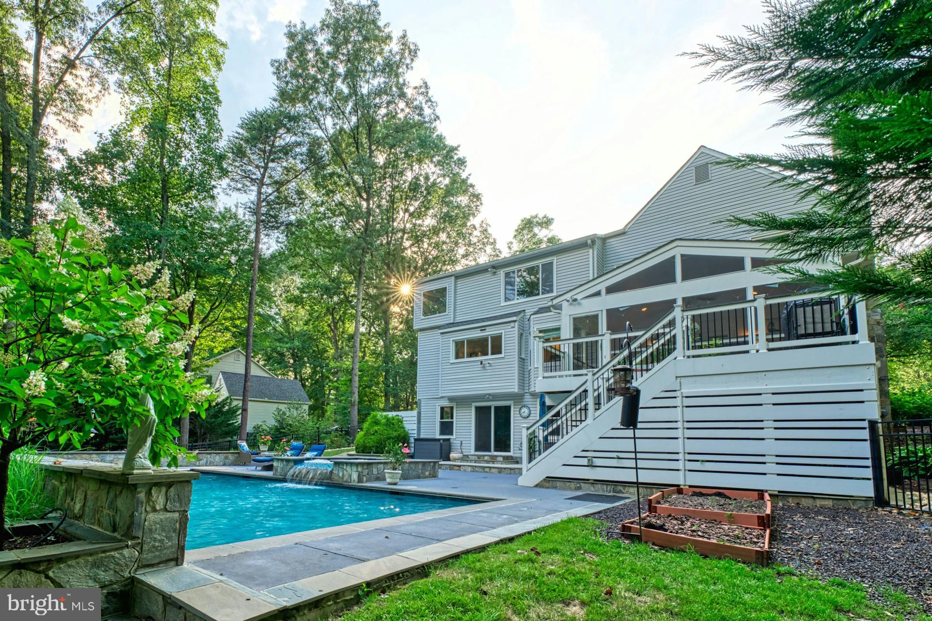 1225 Shaker Dr