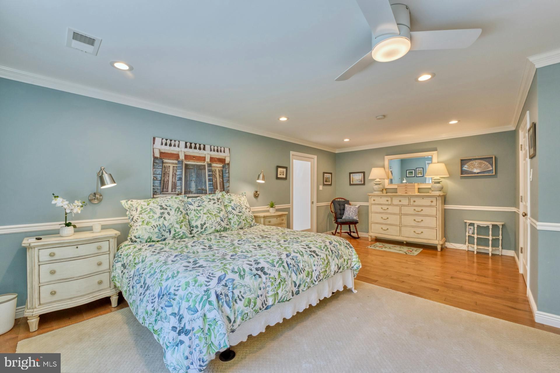 1225 Shaker Dr