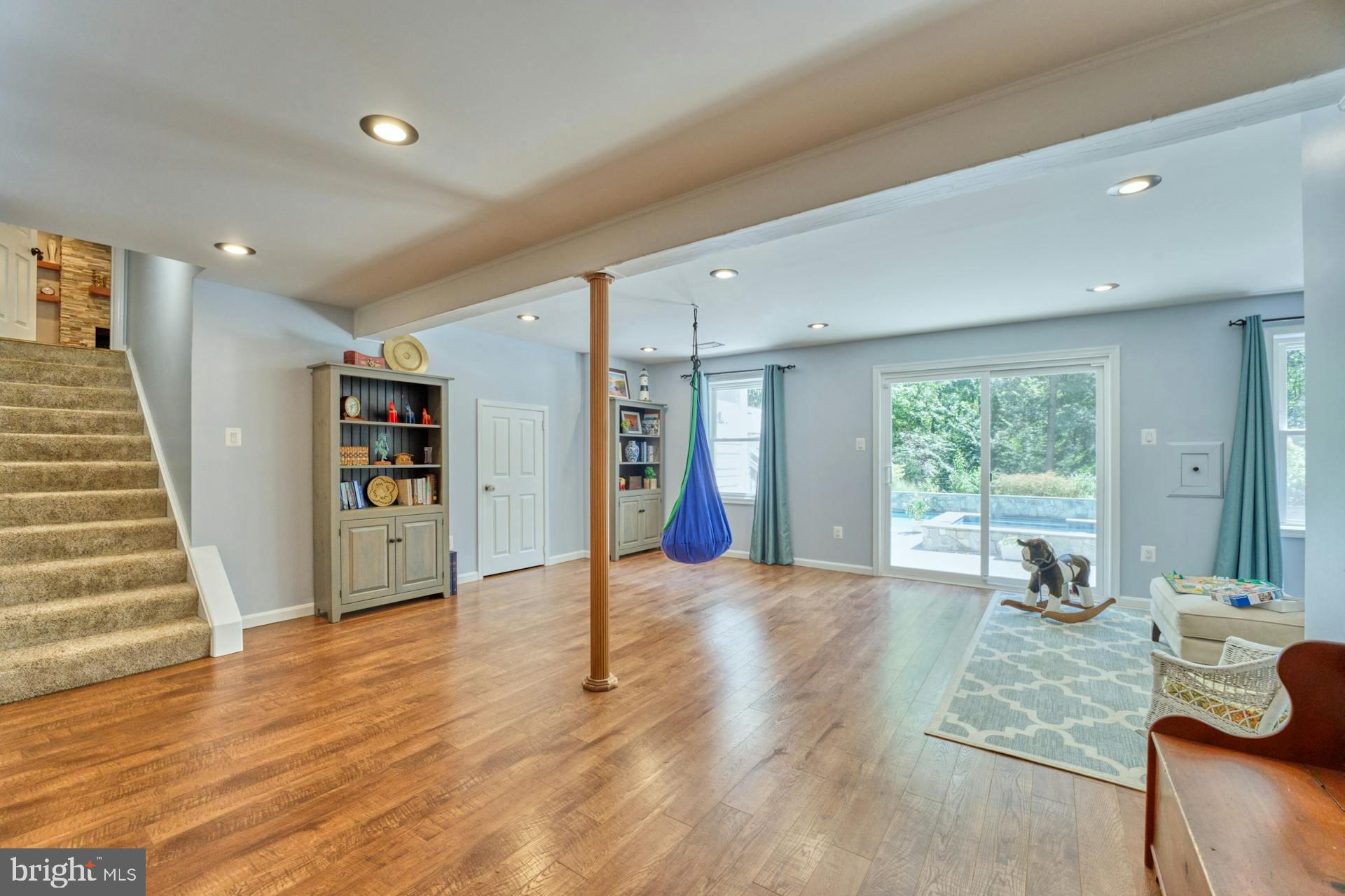 1225 Shaker Dr
