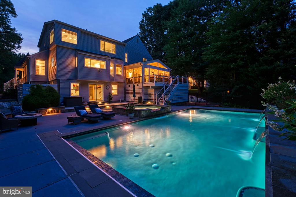 1225 Shaker Dr