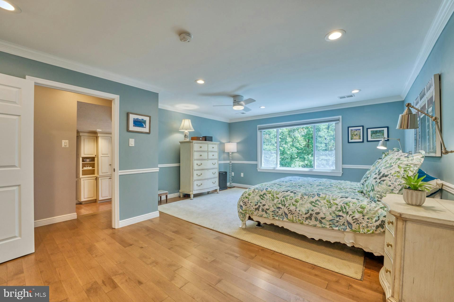 1225 Shaker Dr
