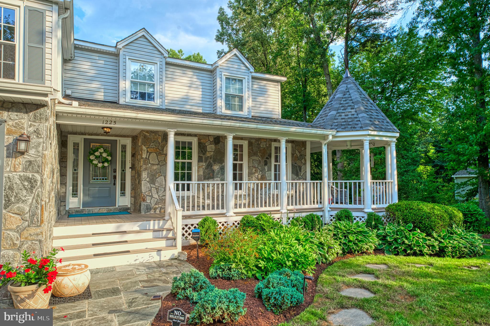 1225 Shaker Dr