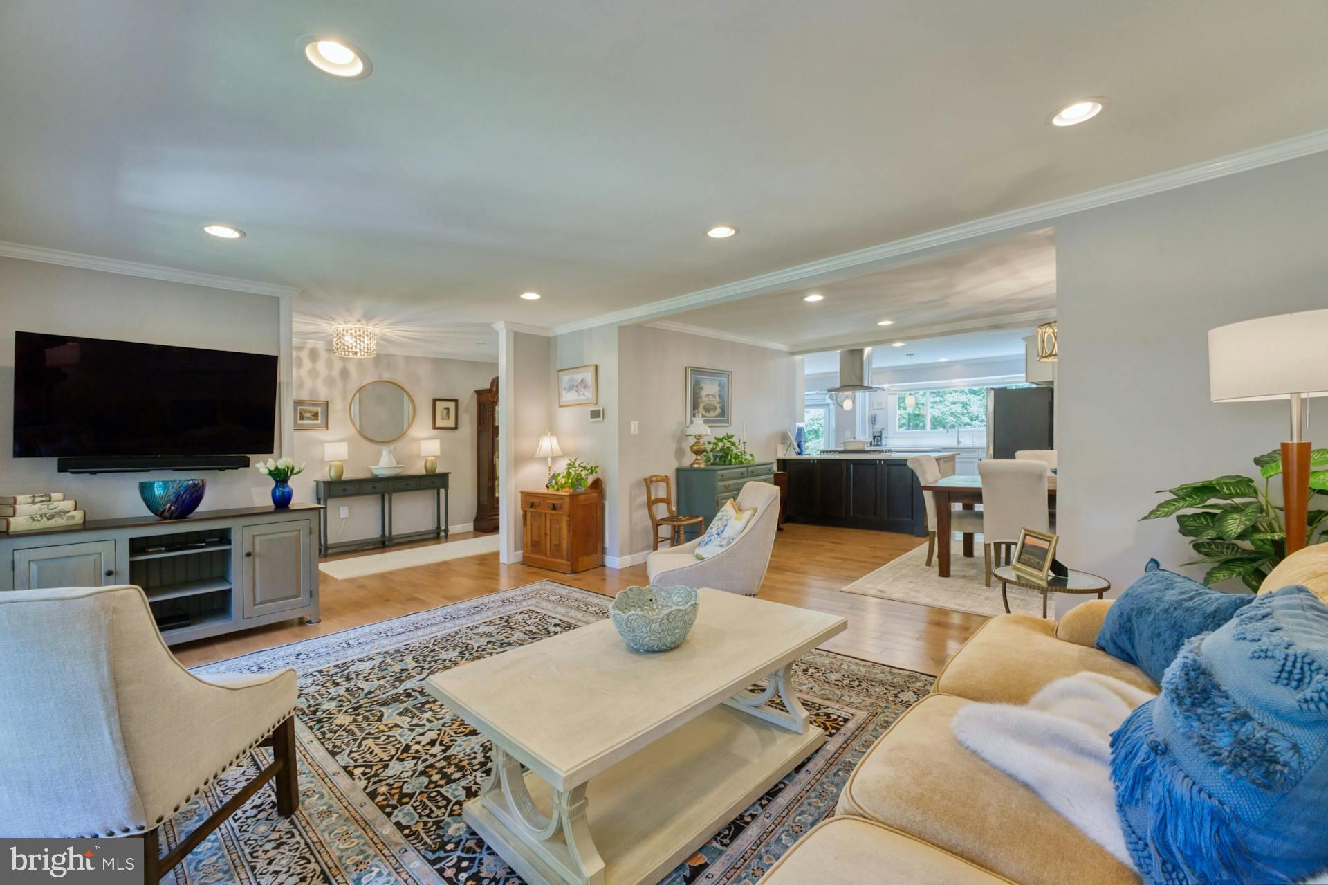 1225 Shaker Dr