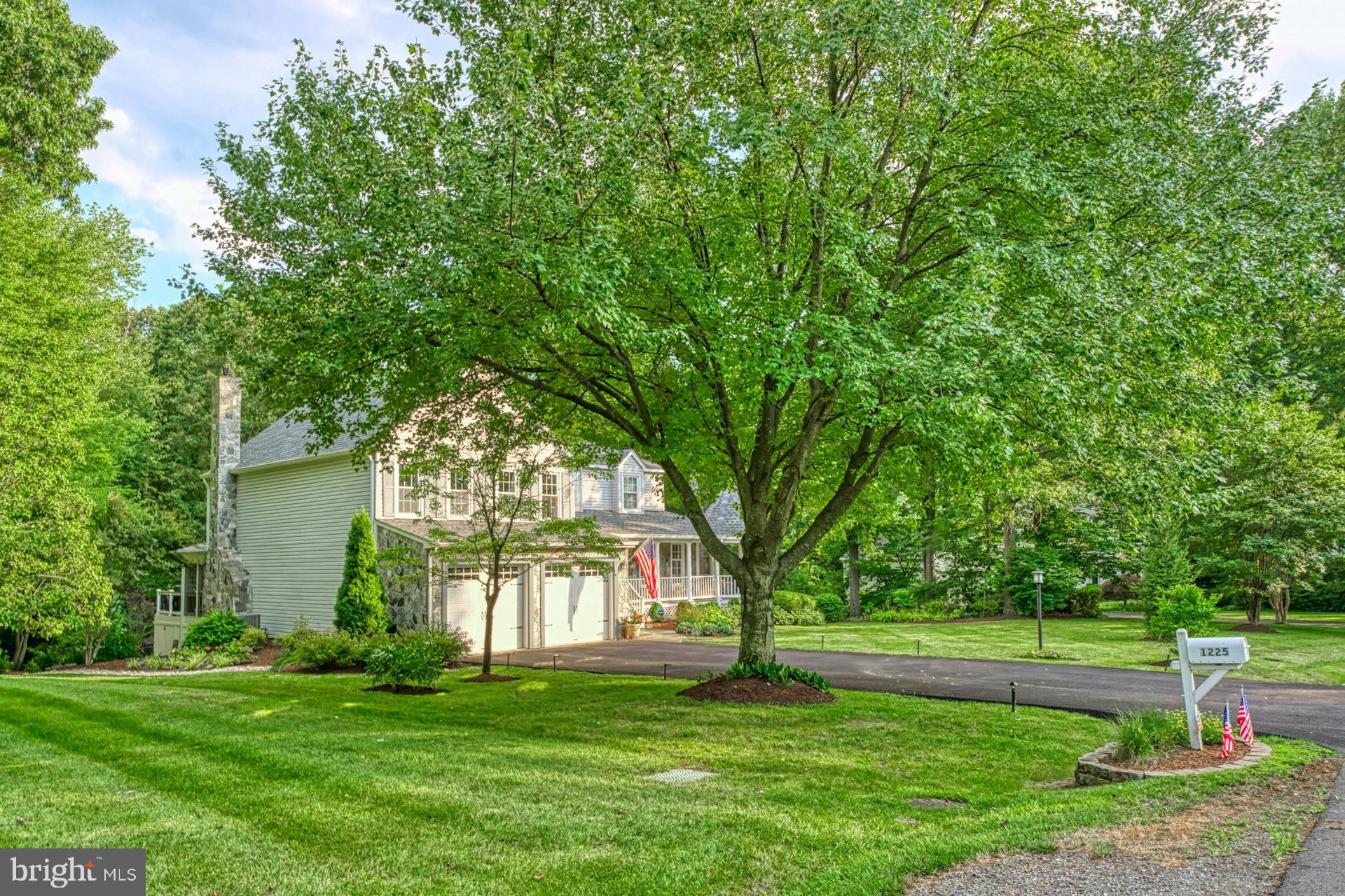 1225 Shaker Dr