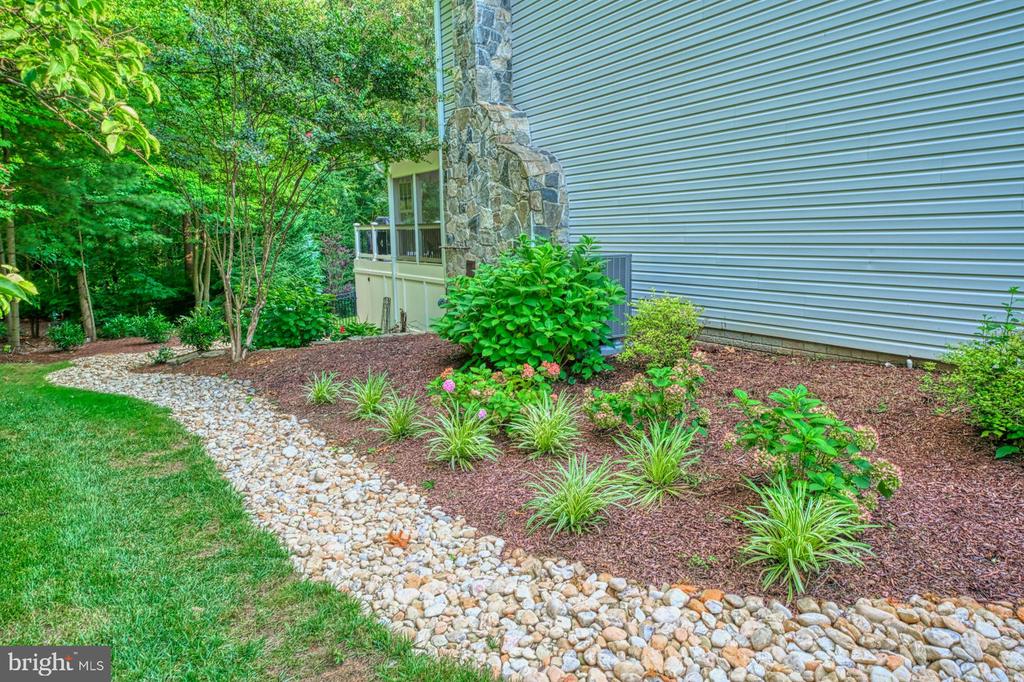 1225 Shaker Dr