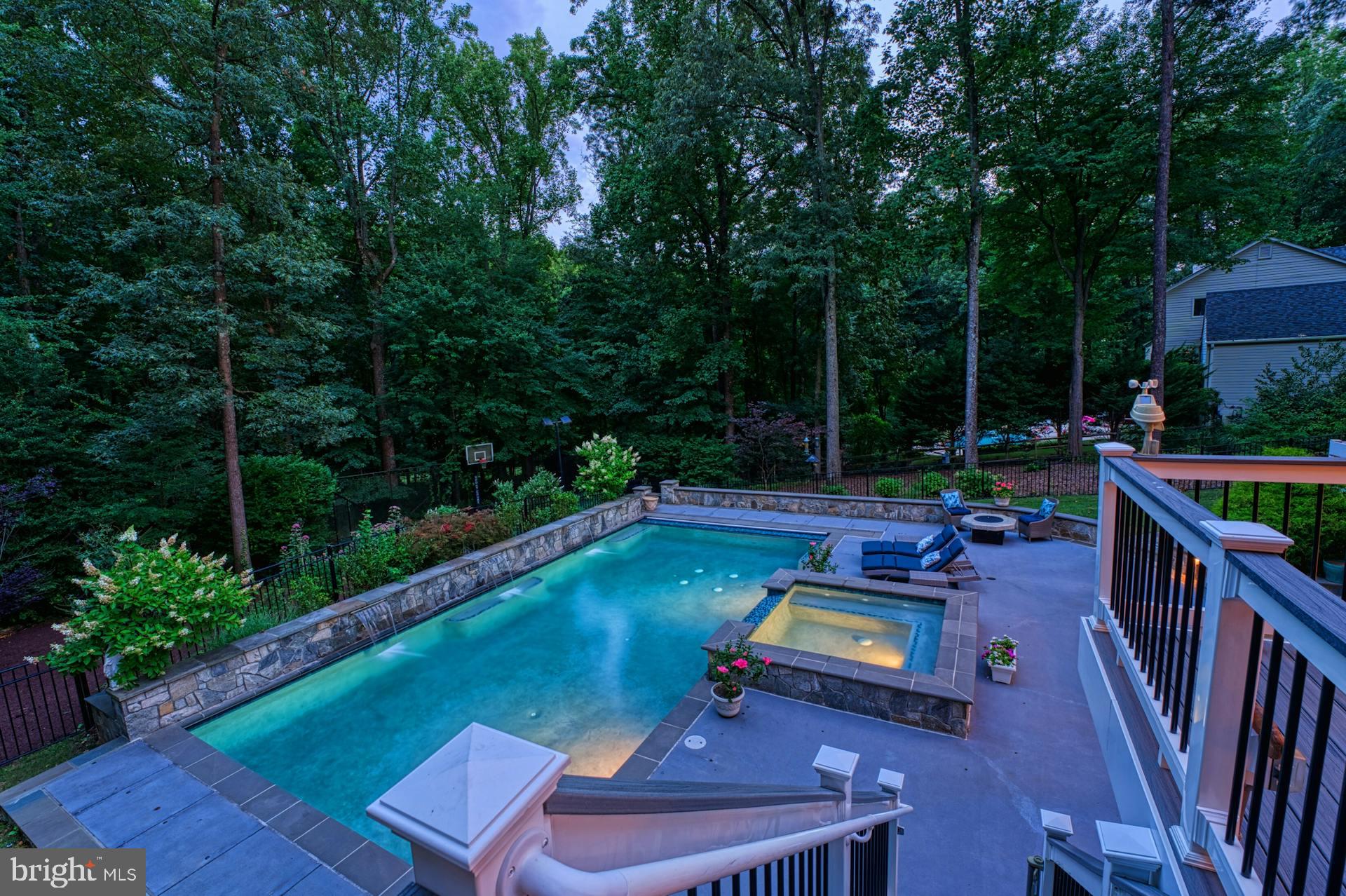 1225 Shaker Dr