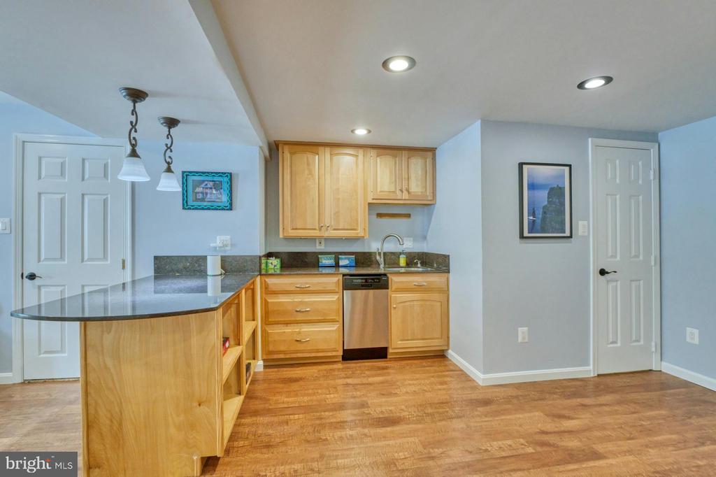 1225 Shaker Dr