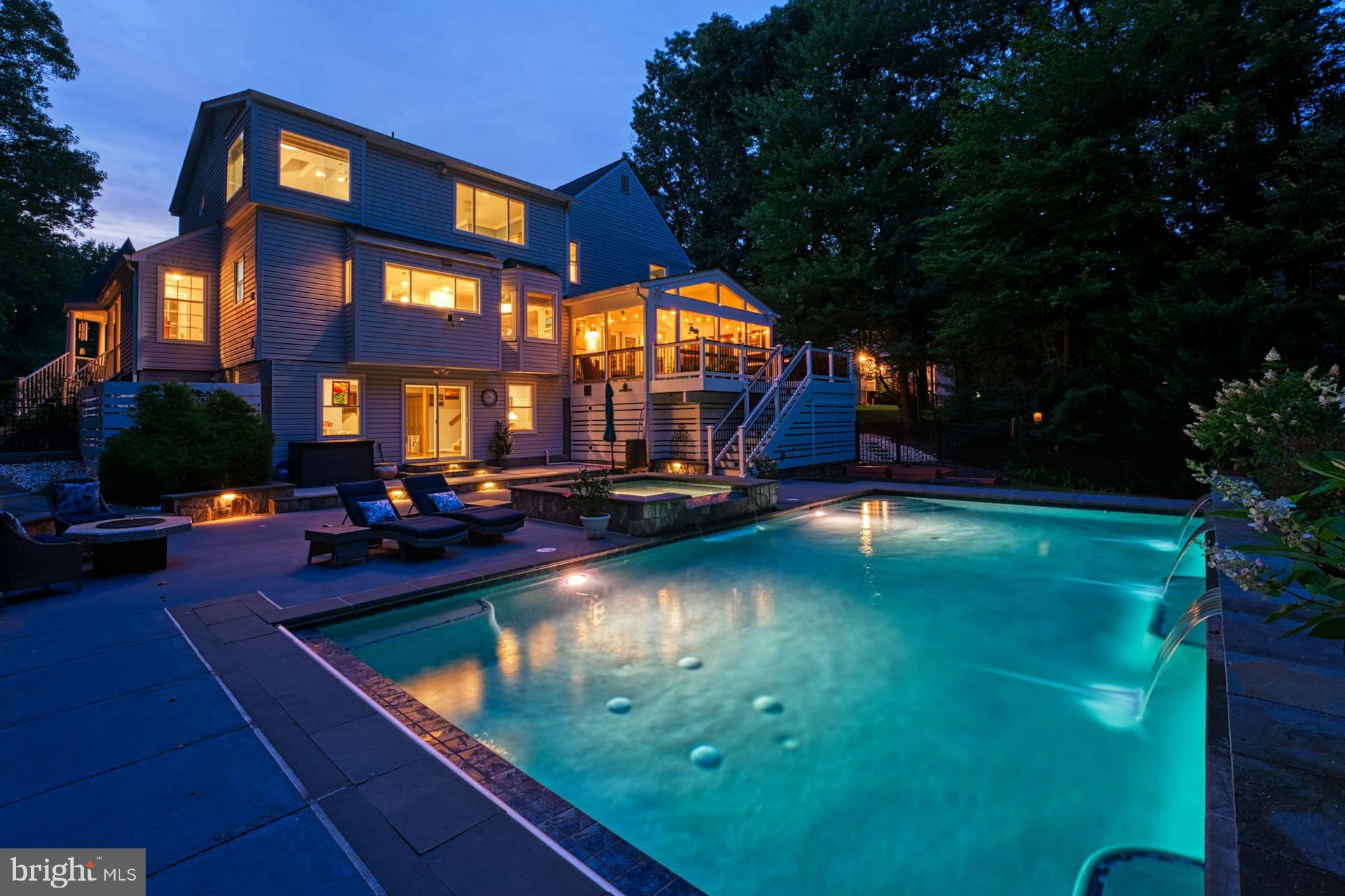 1225 Shaker Dr