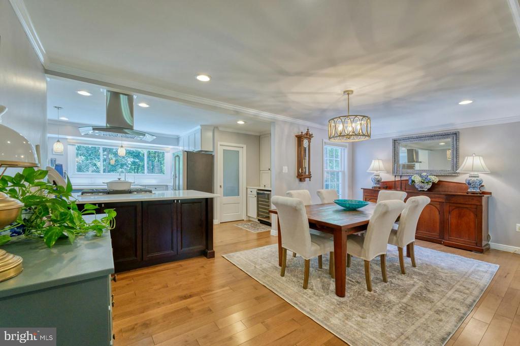 1225 Shaker Dr