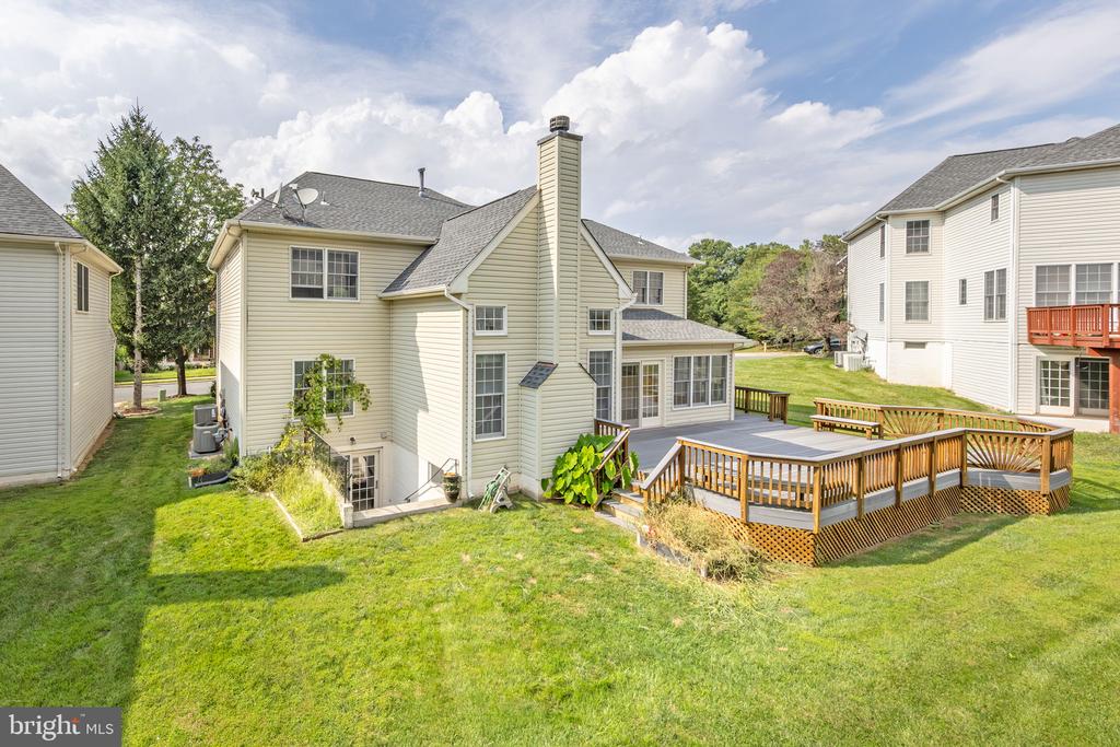 2914 BLUE HOLLY LN
