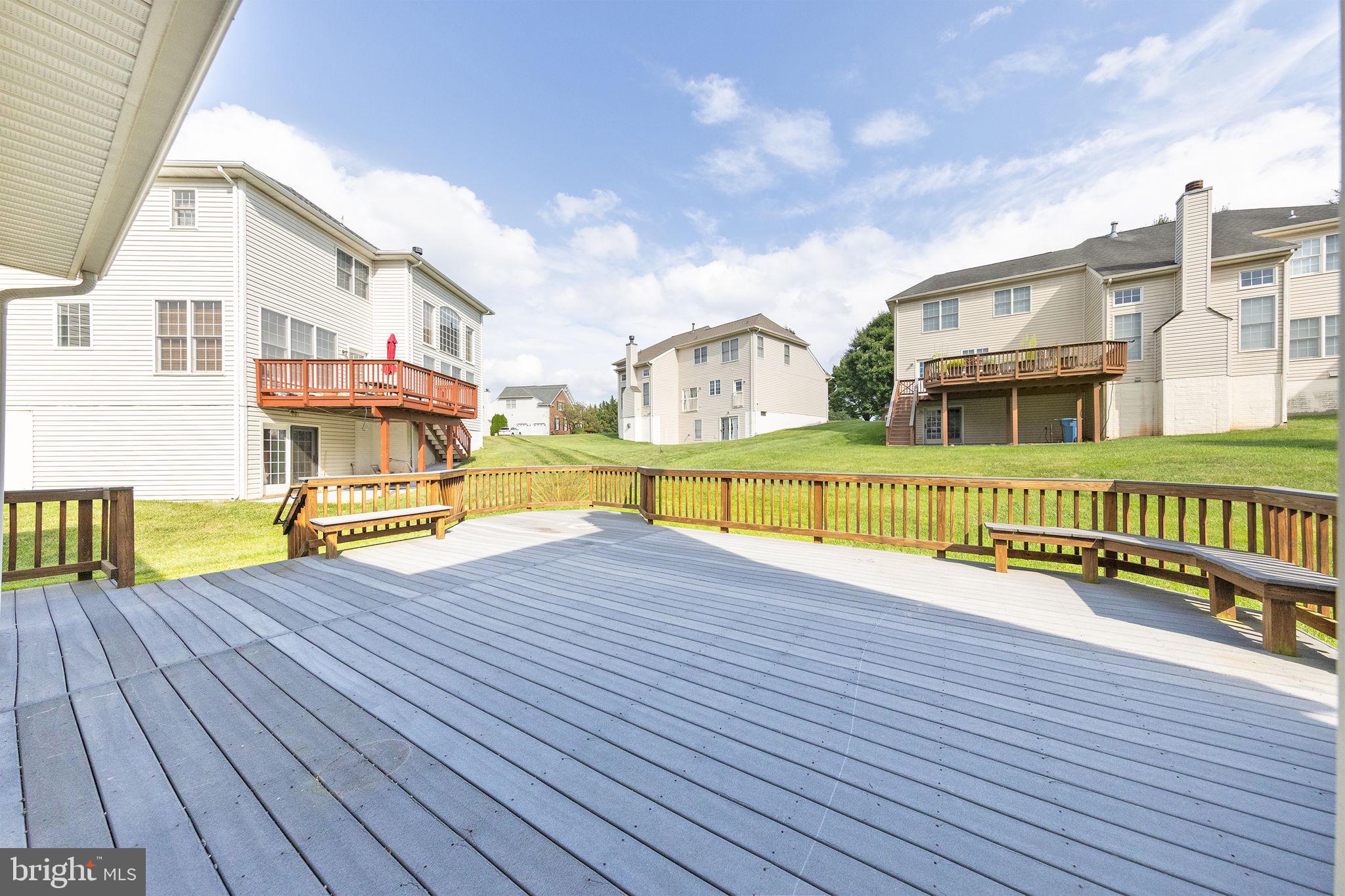 2914 BLUE HOLLY LN