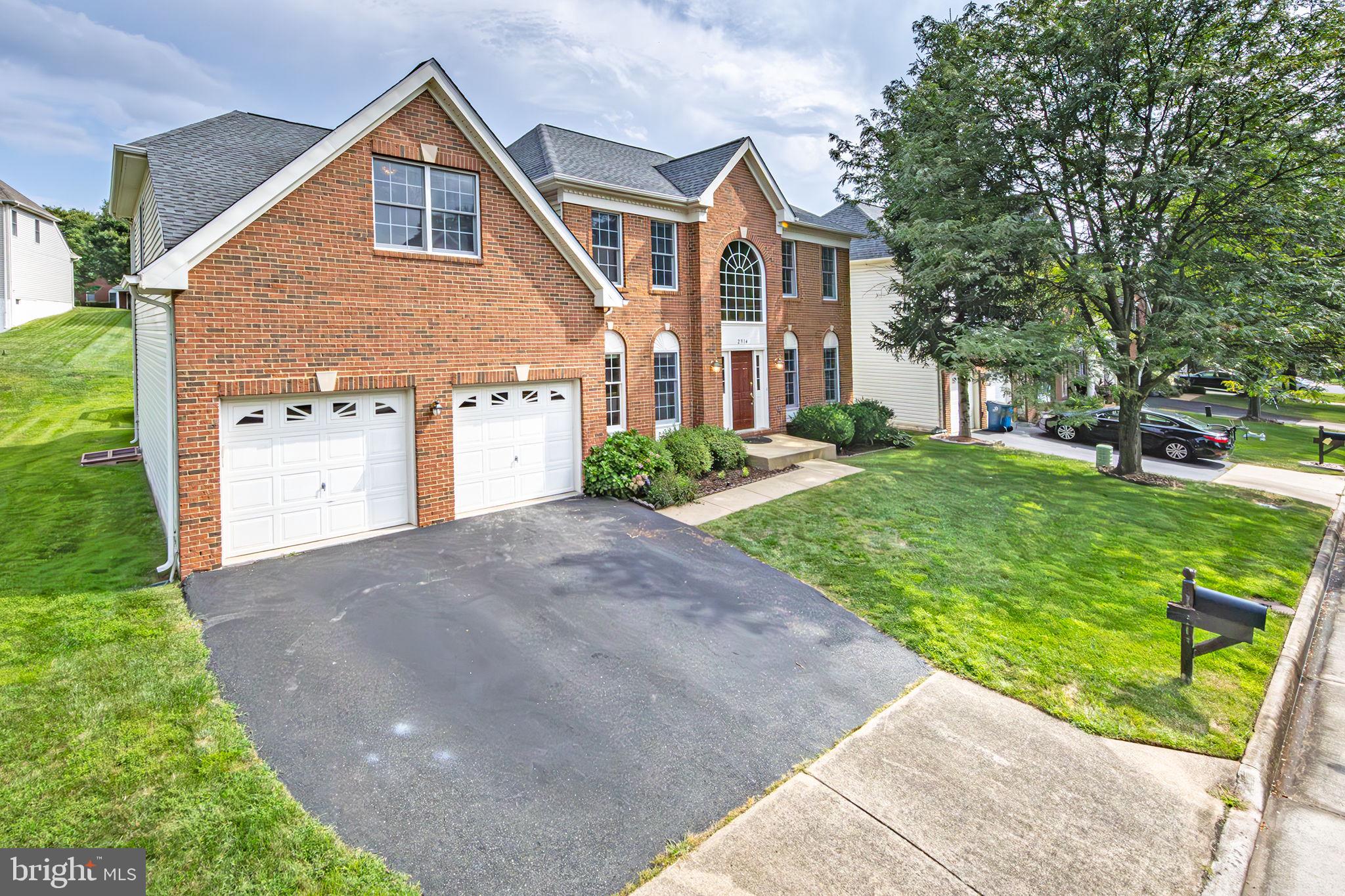 2914 BLUE HOLLY LN