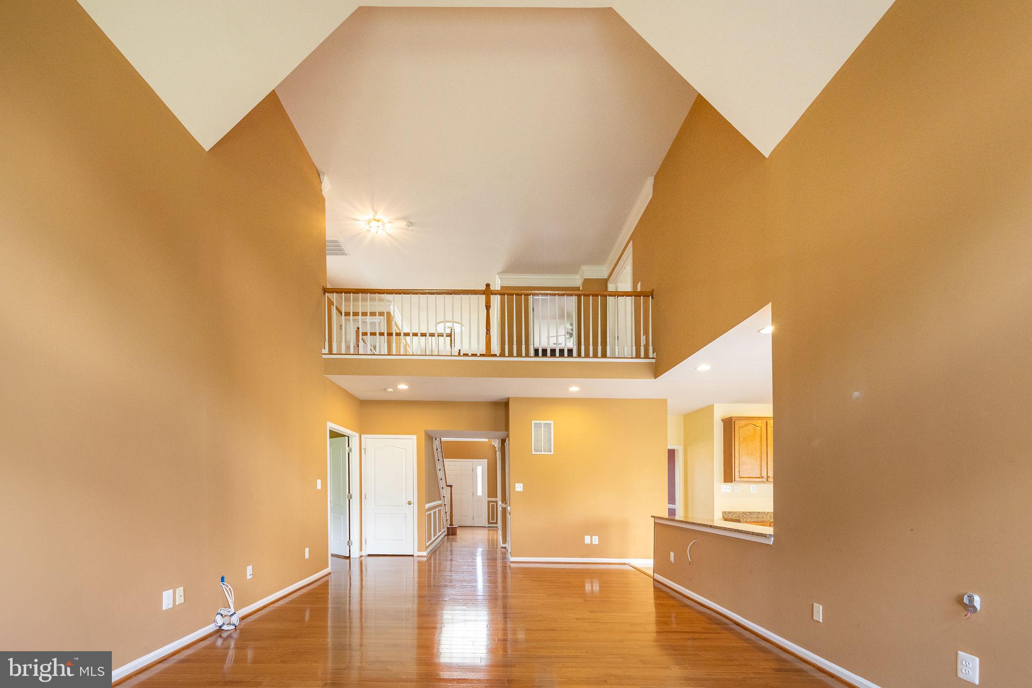 2914 BLUE HOLLY LN