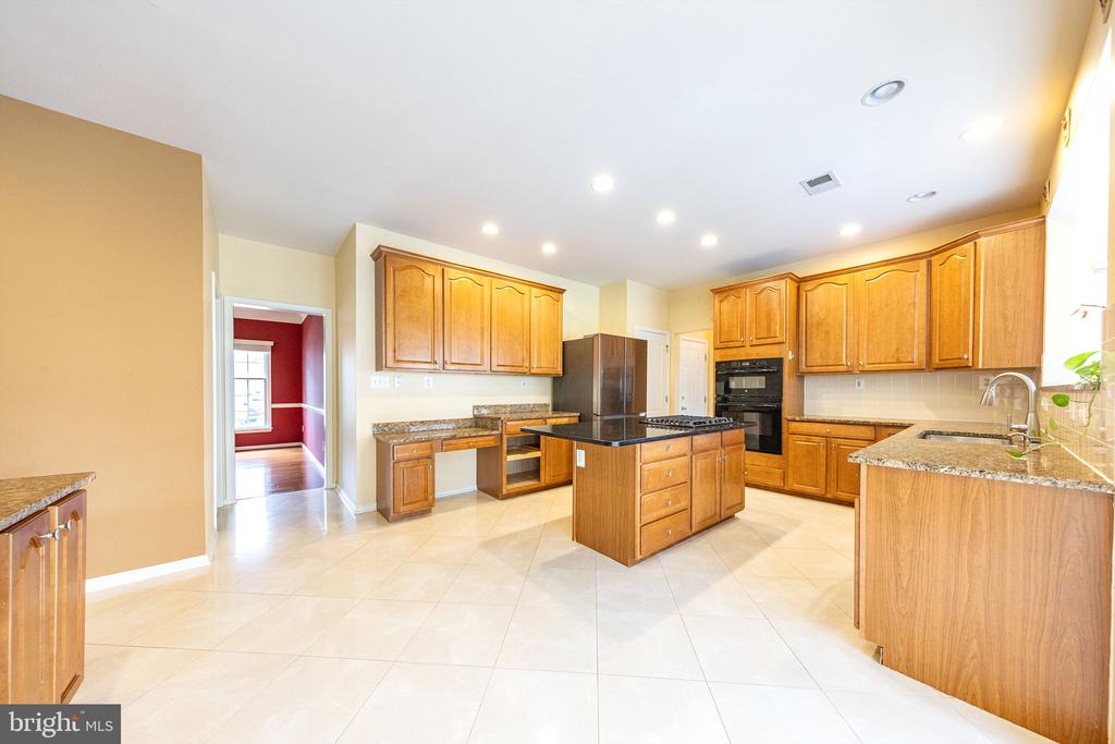2914 BLUE HOLLY LN