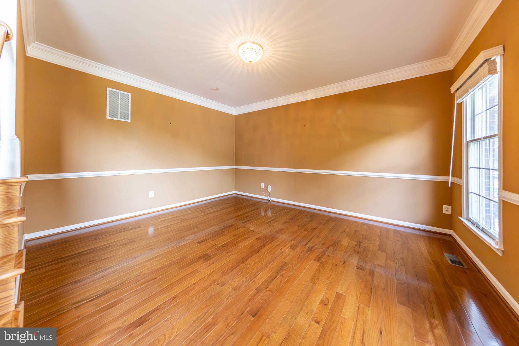 2914 BLUE HOLLY LN