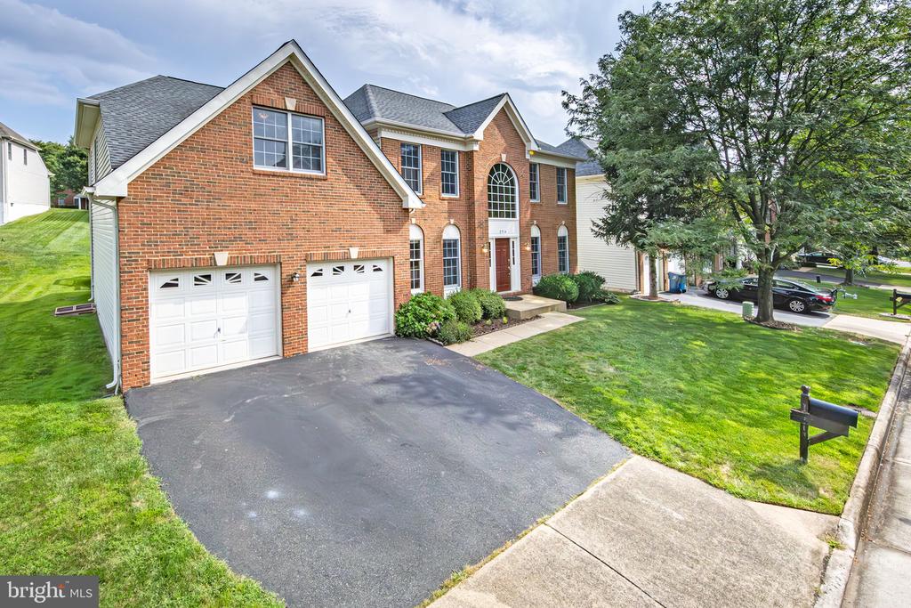 2914 BLUE HOLLY LN