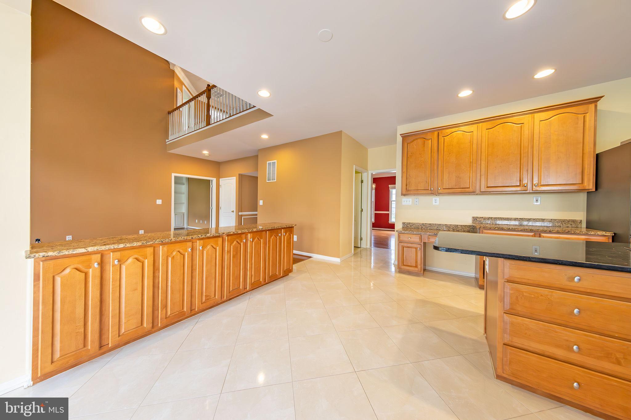 2914 BLUE HOLLY LN