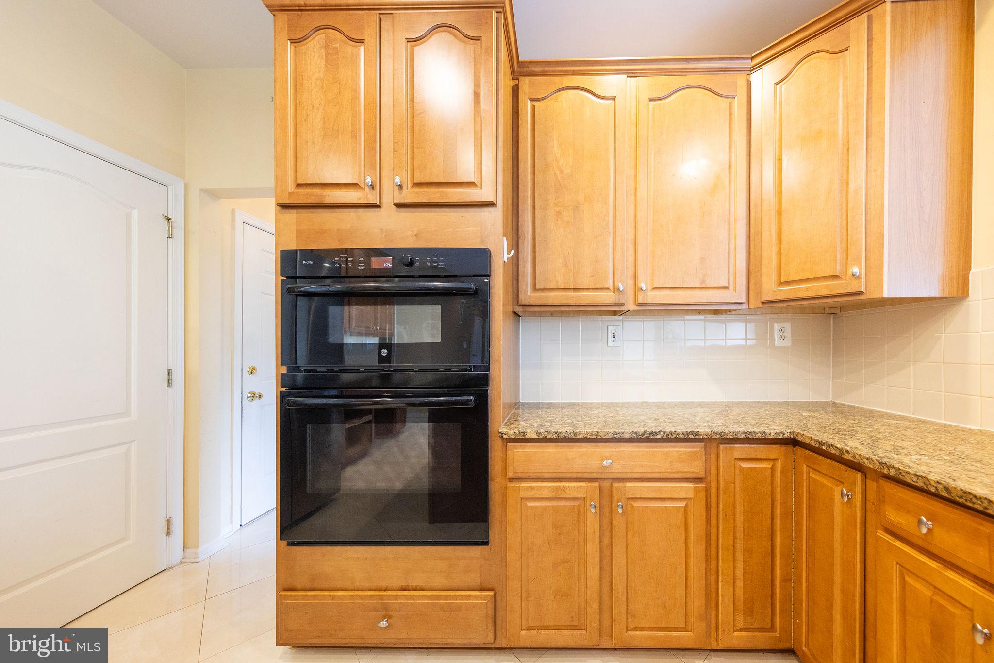 2914 BLUE HOLLY LN
