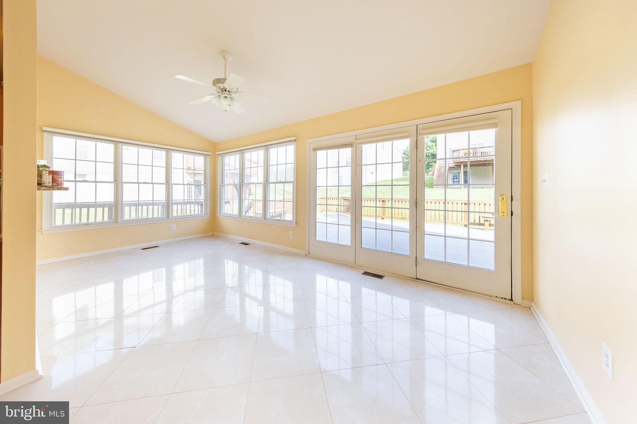 2914 BLUE HOLLY LN