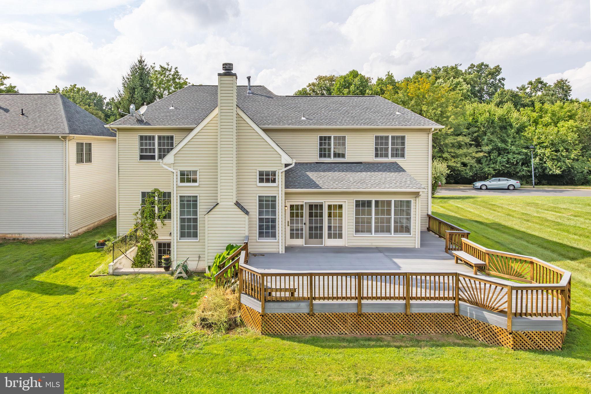 2914 BLUE HOLLY LN