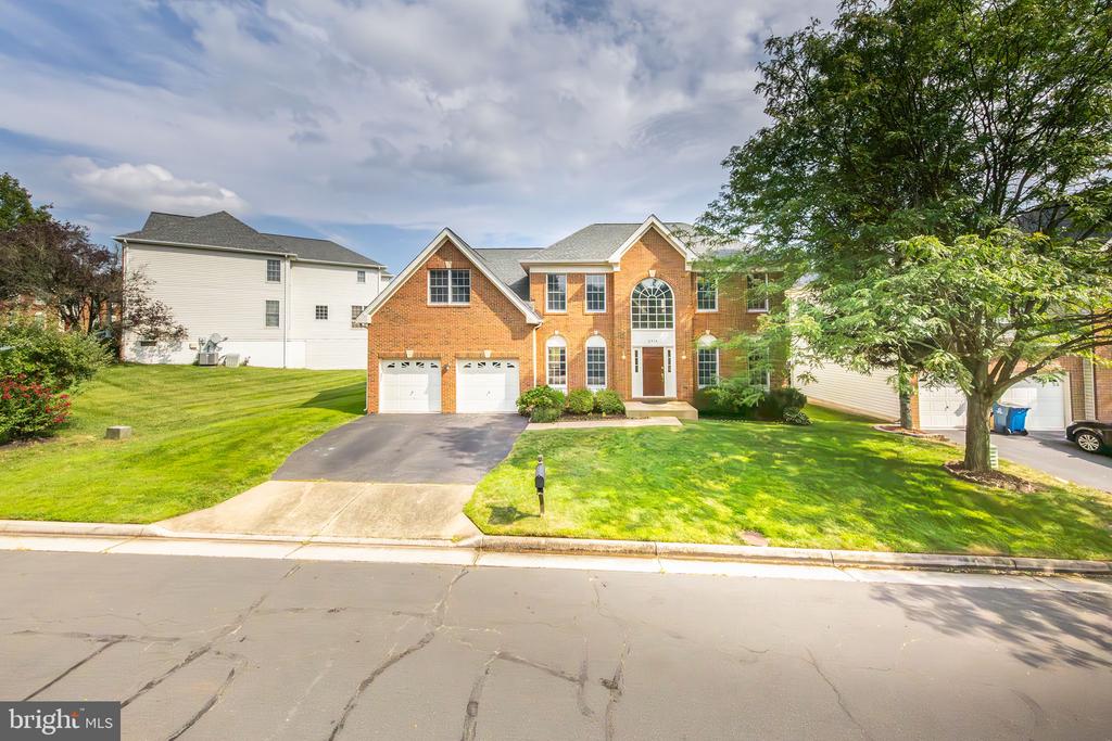 2914 BLUE HOLLY LN