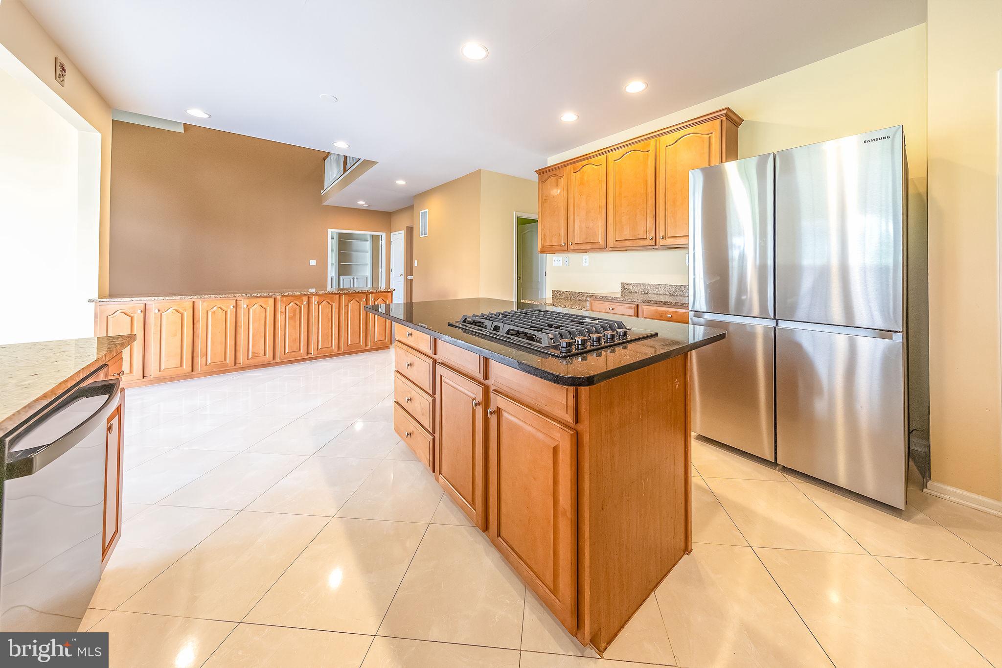 2914 BLUE HOLLY LN