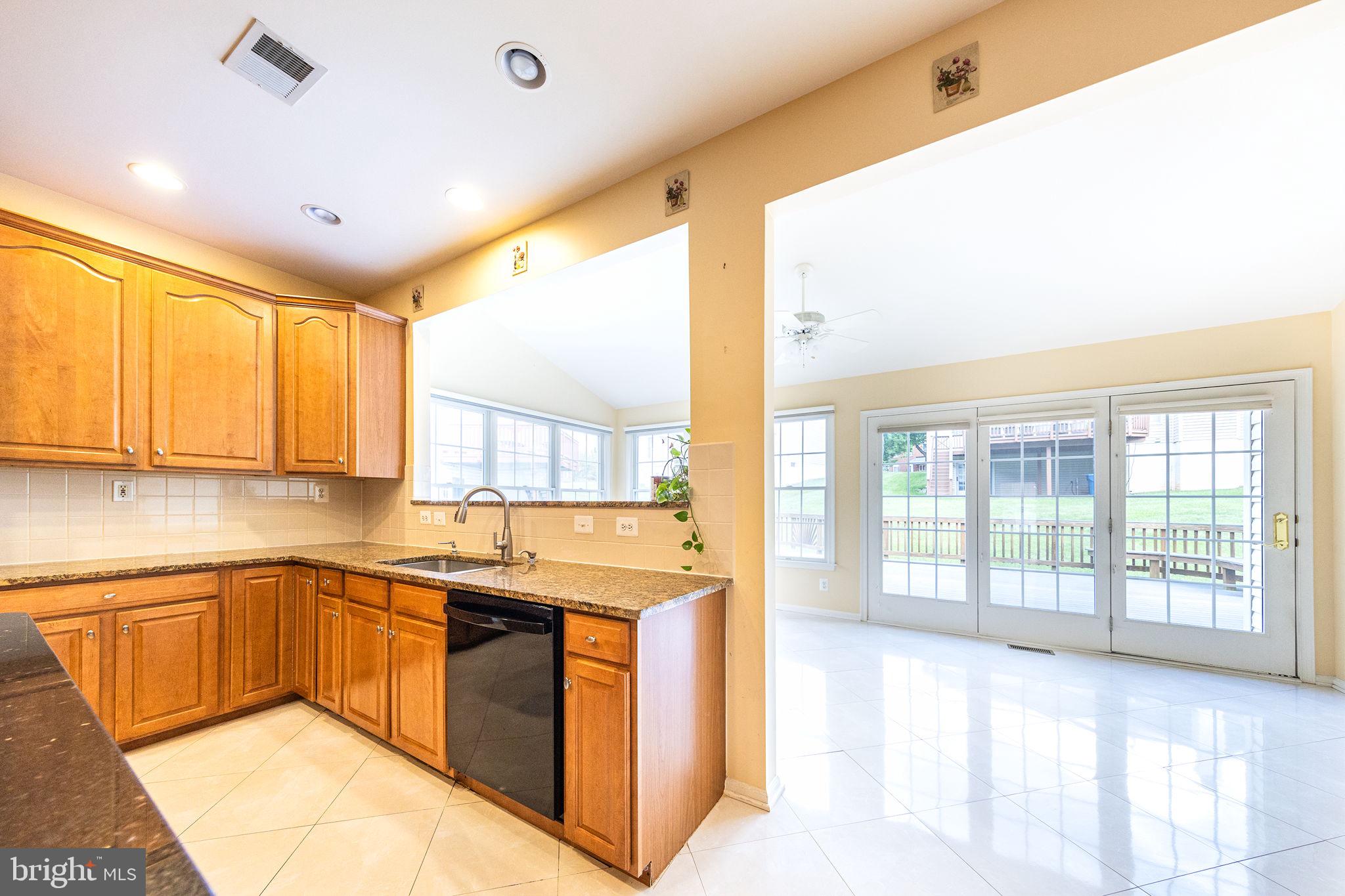 2914 BLUE HOLLY LN