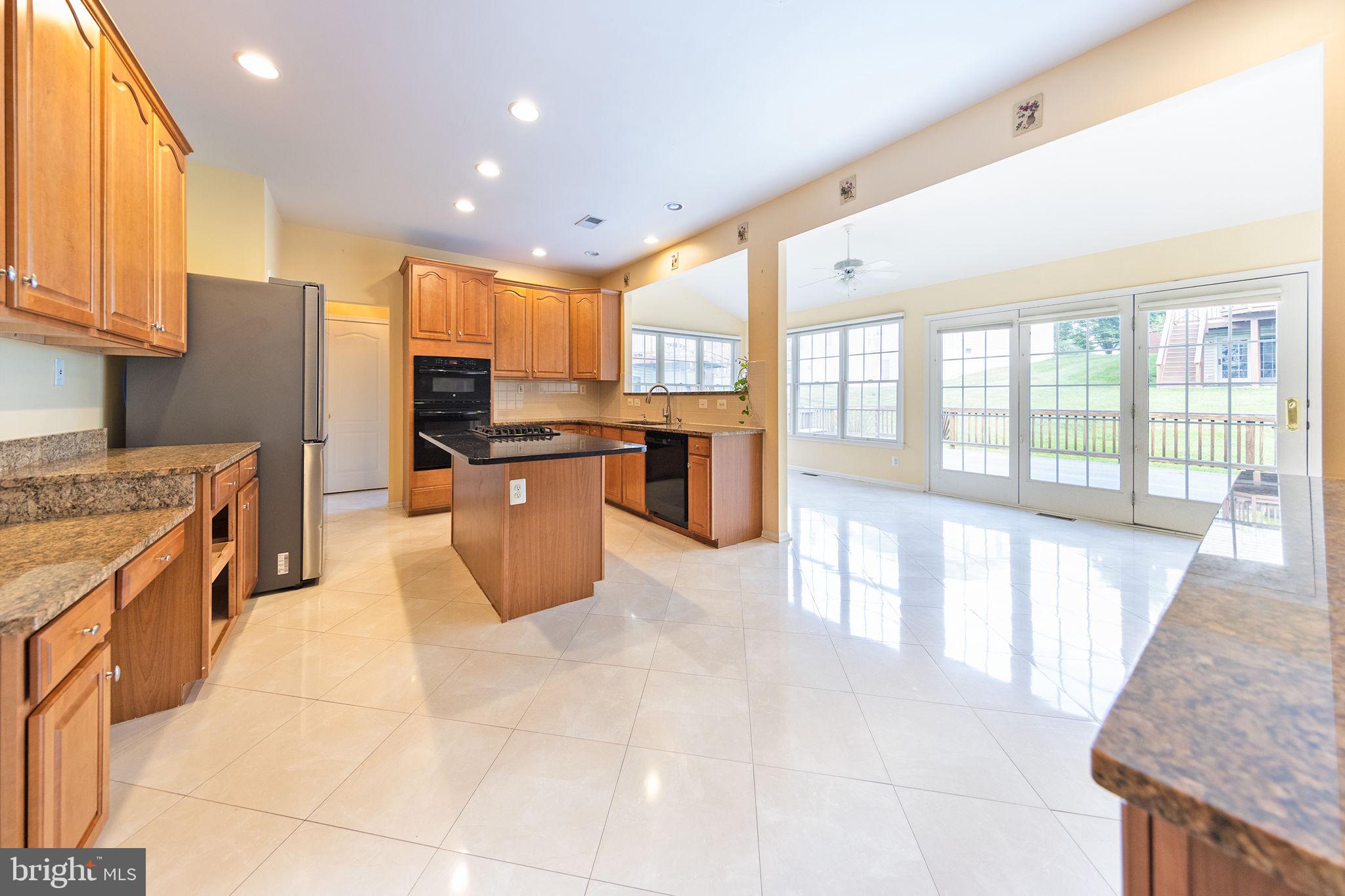 2914 BLUE HOLLY LN