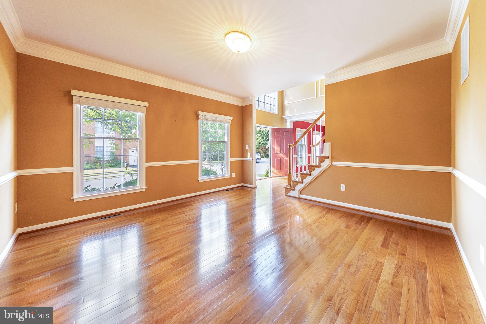 2914 BLUE HOLLY LN