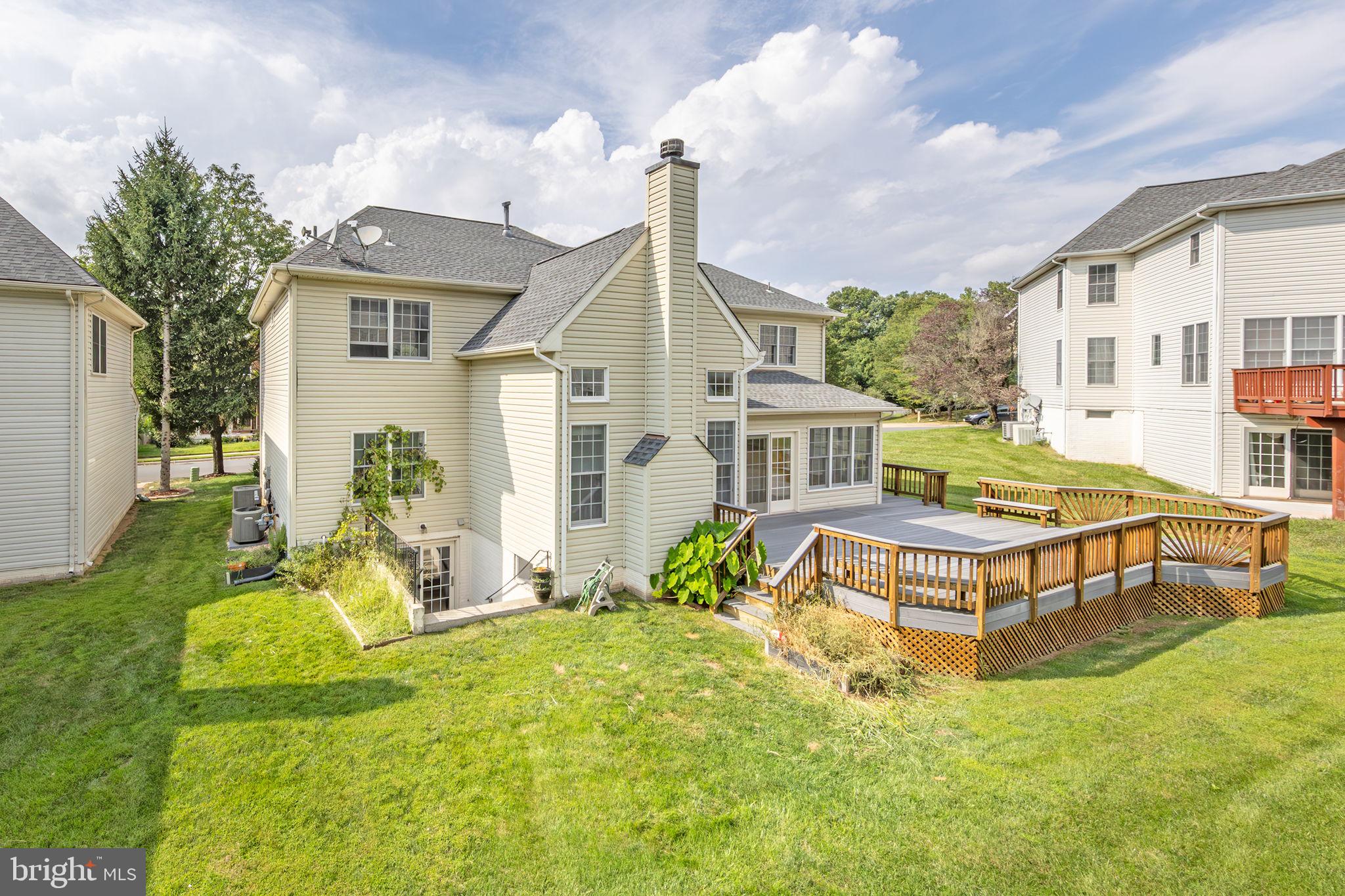 2914 BLUE HOLLY LN
