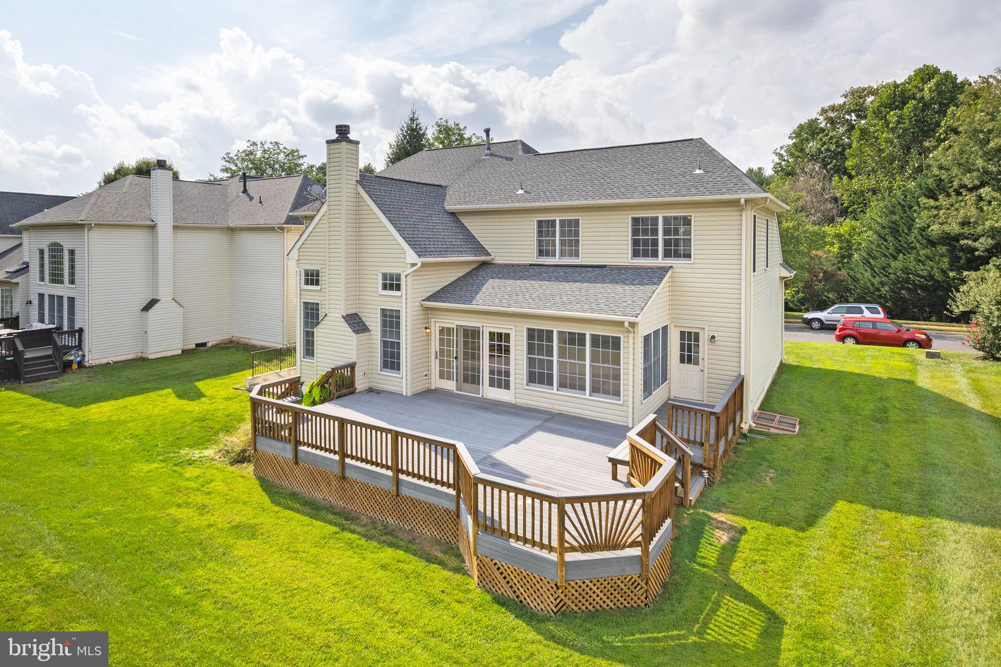 2914 BLUE HOLLY LN