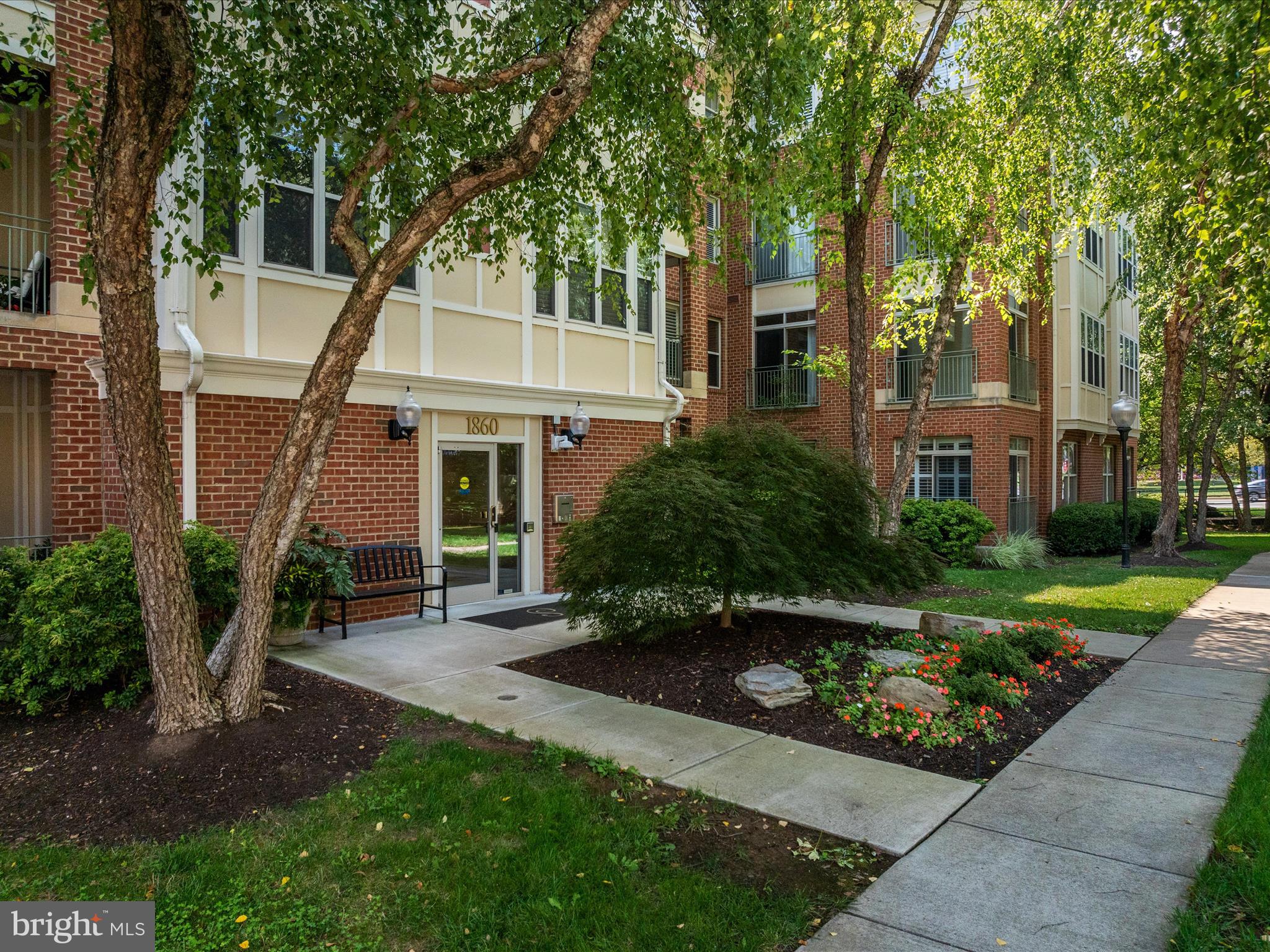 1860 Stratford Park Pl #202