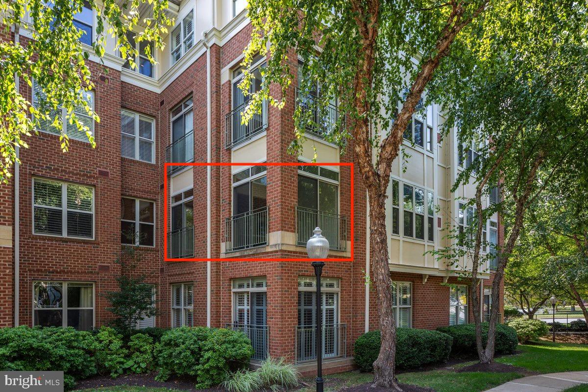 1860 Stratford Park Pl #202
